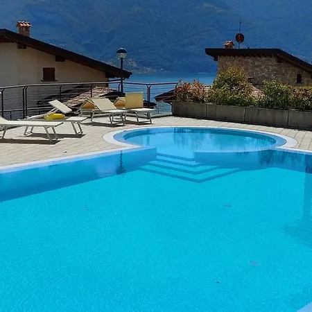 בית נופש Iseo Con Vista E Piscina