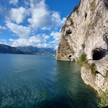 בית נופש Iseo Con Vista E Piscina קוסטה וולפינו