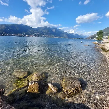 Iseo Con Vista E Piscina * Costa Volpino