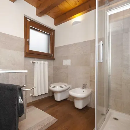 Iseo Con Vista E Piscina בית נופש