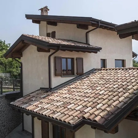 Iseo Con Vista E Piscina * Costa Volpino