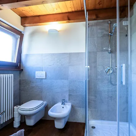 בית נופש Iseo Con Vista E Piscina