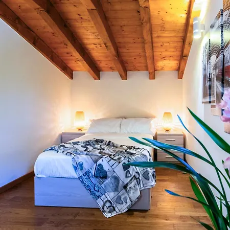 בית נופש Iseo Con Vista E Piscina