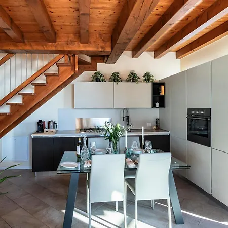 Iseo Con Vista E Piscina Vakantiehuis Costa Volpino
