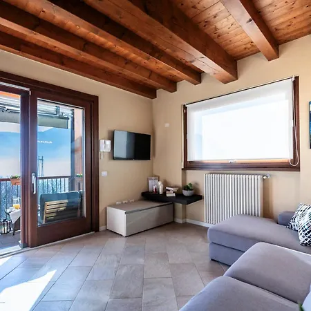 Iseo Con Vista E Piscina * Costa Volpino